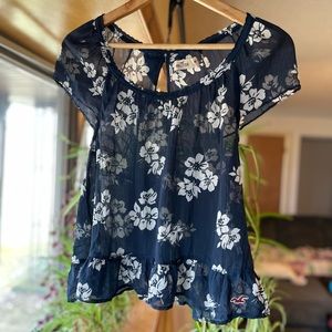 🌺Hollister Sheer Navy/White Floral Summer Peplum Top w/ Key Hole & Bow Detail🌺